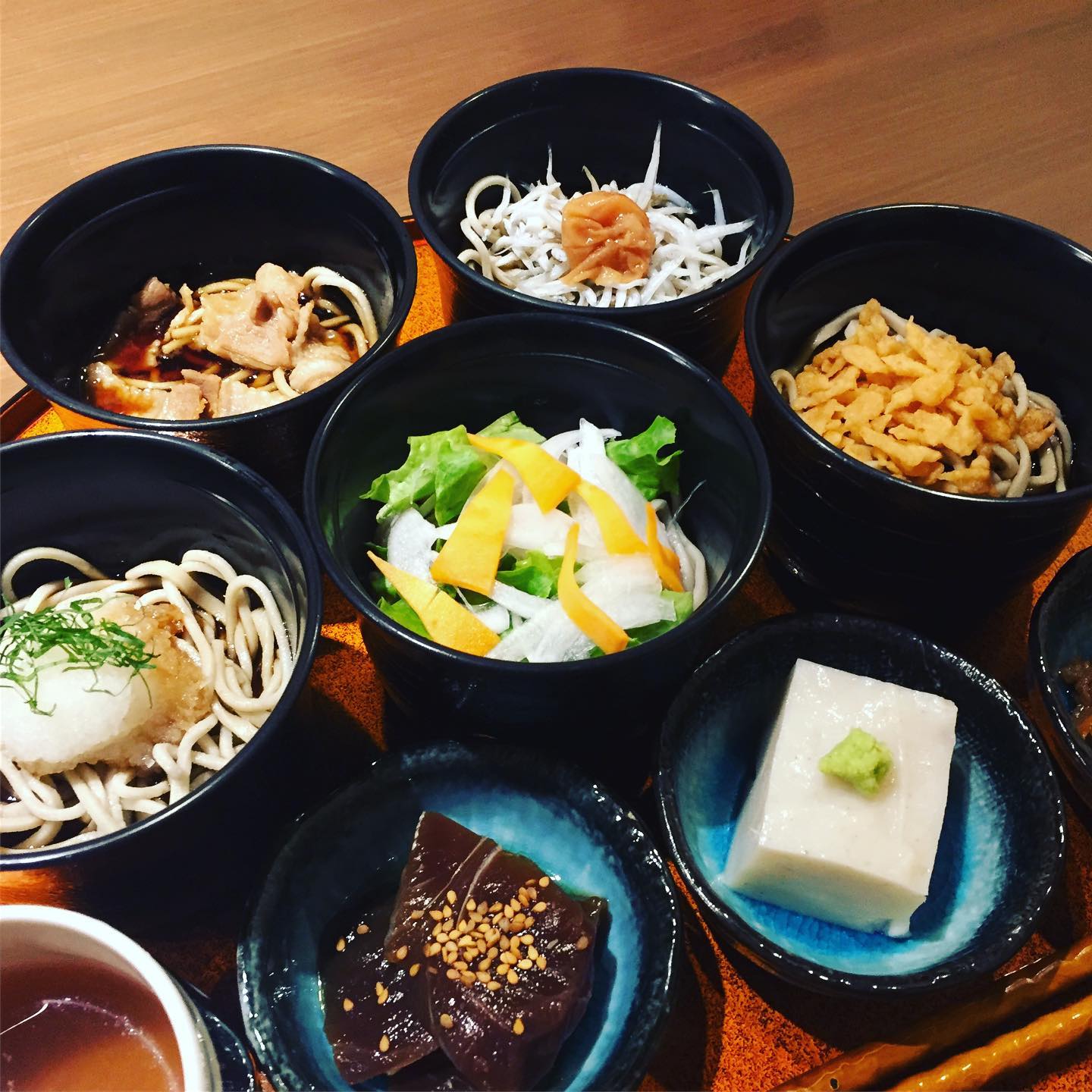 本日からスタートの五彩蕎麦です
是非食べにいらして下さいねー