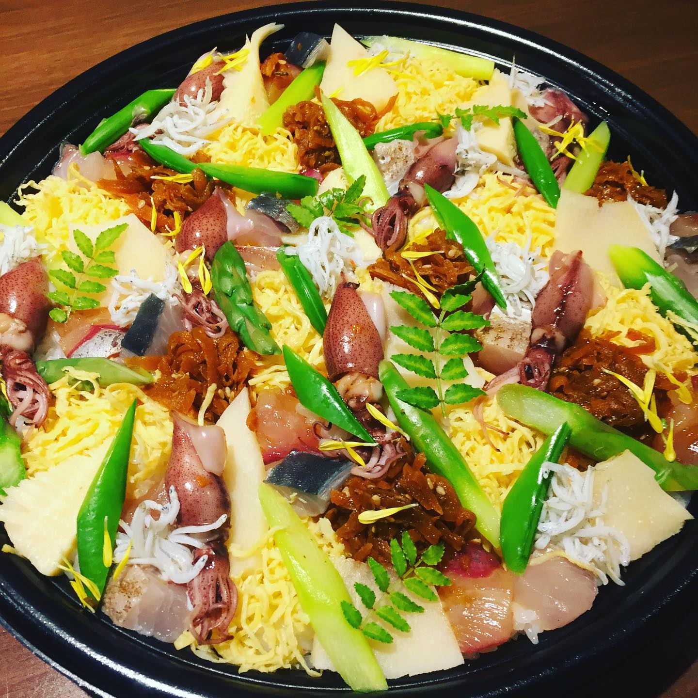 今日のちらし寿司完成！
本日もテイクアウトありがとうございます