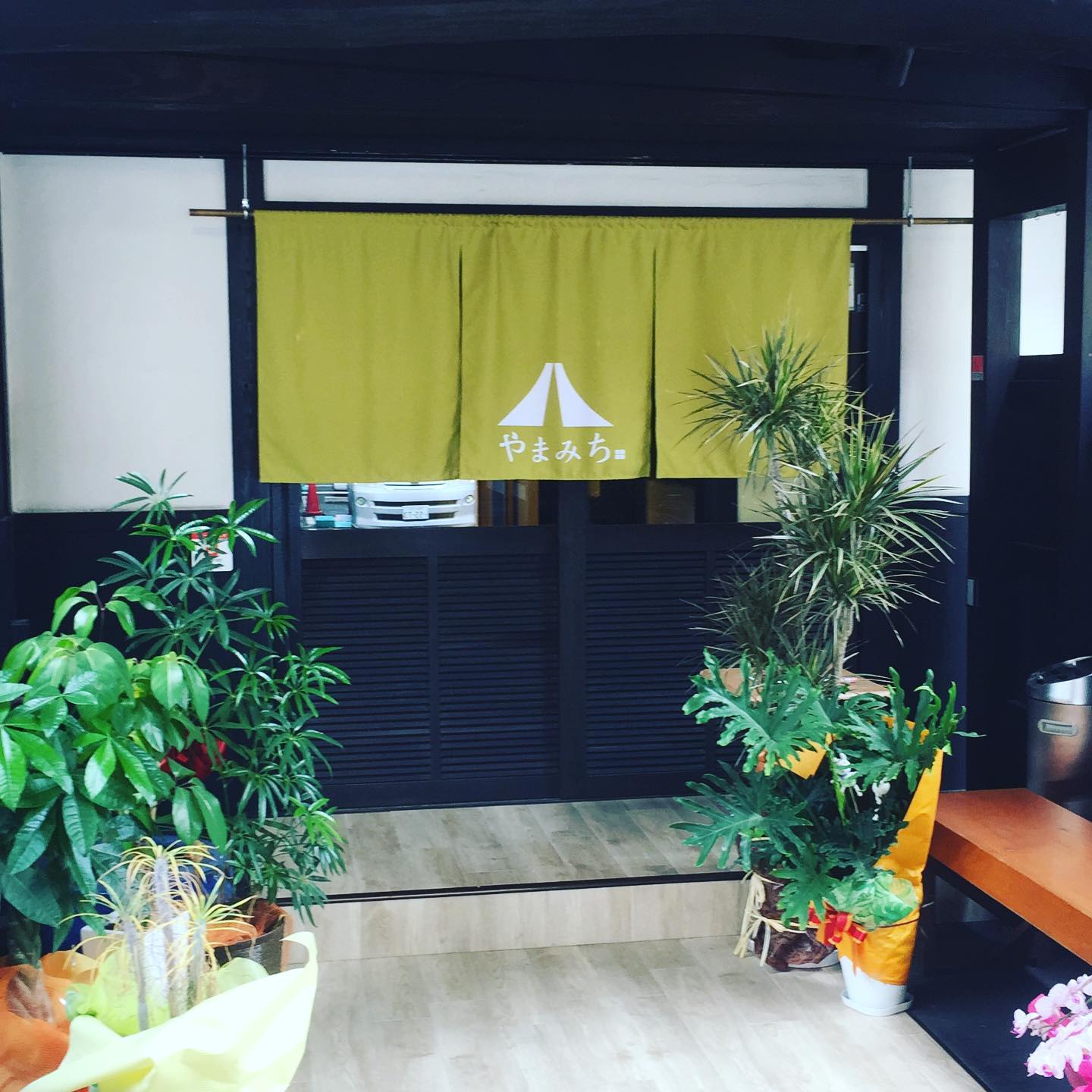 今日も張り切って営業スタートです!
11時〜21時半まで通しで営業してますので、いつでもご来店下さいお待ちしてます!