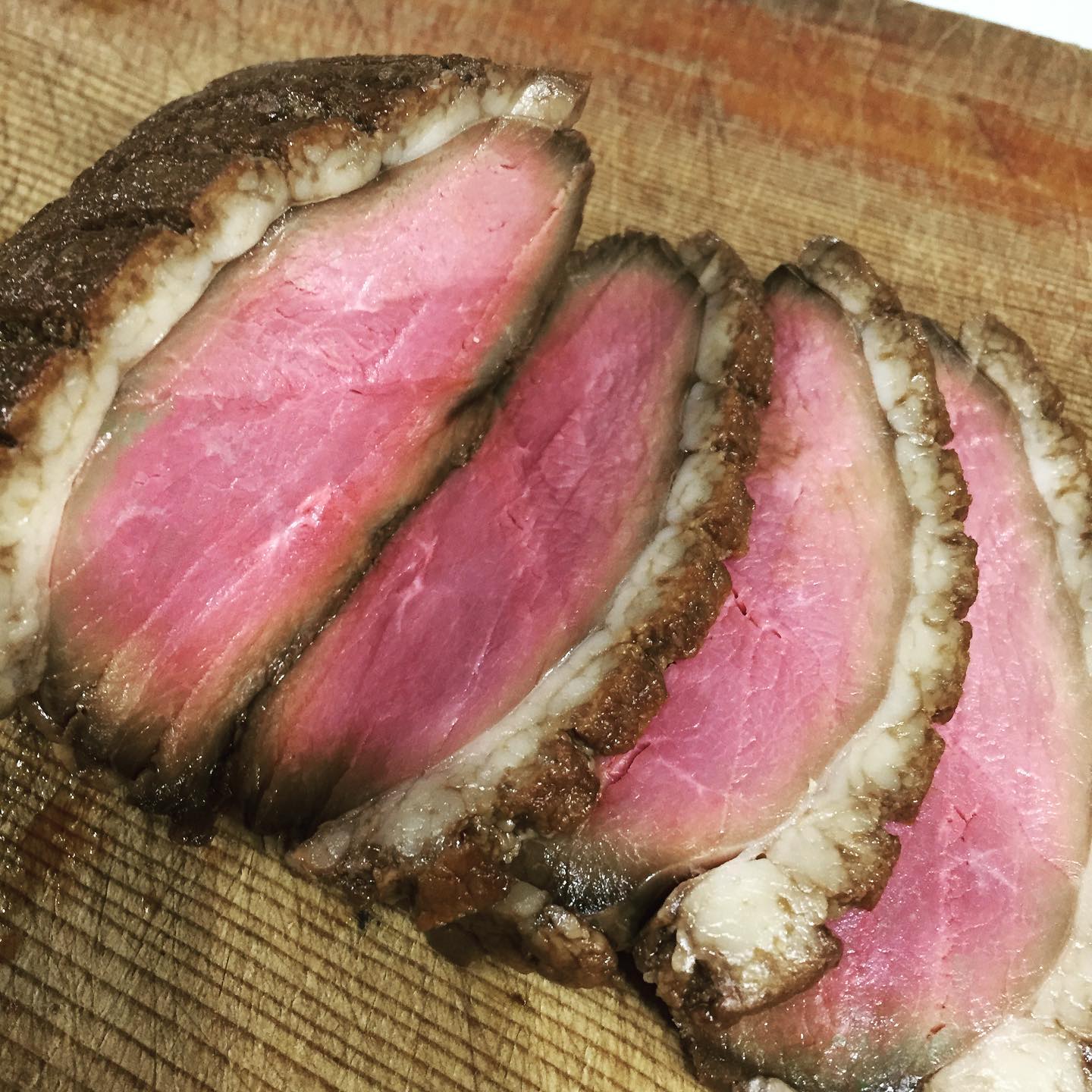 低温調理したジューシーな
鴨ロース
お蕎麦だけじゃなくお酒のアテになる物もご用意しています！
本日もテイクアウト、配達の御注文お待ちしてます