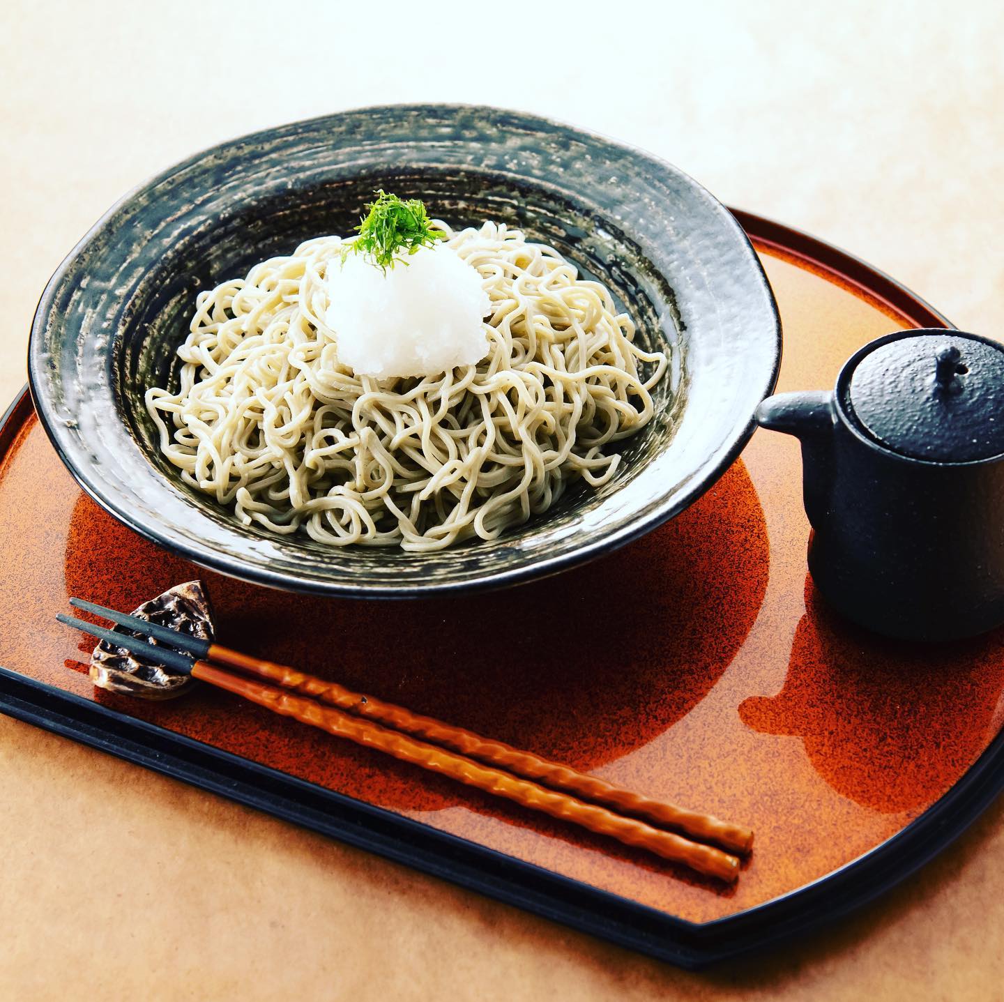 今日は日差しも強くて暑いですねー
冷た〜いお蕎麦を食べに来て下さい！